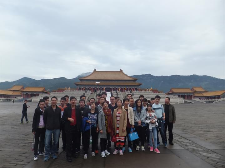 2015-11月，韋柏公司組織橫店旅游